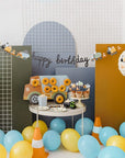 Banner de feliz cumpleaños de camiones de construcción