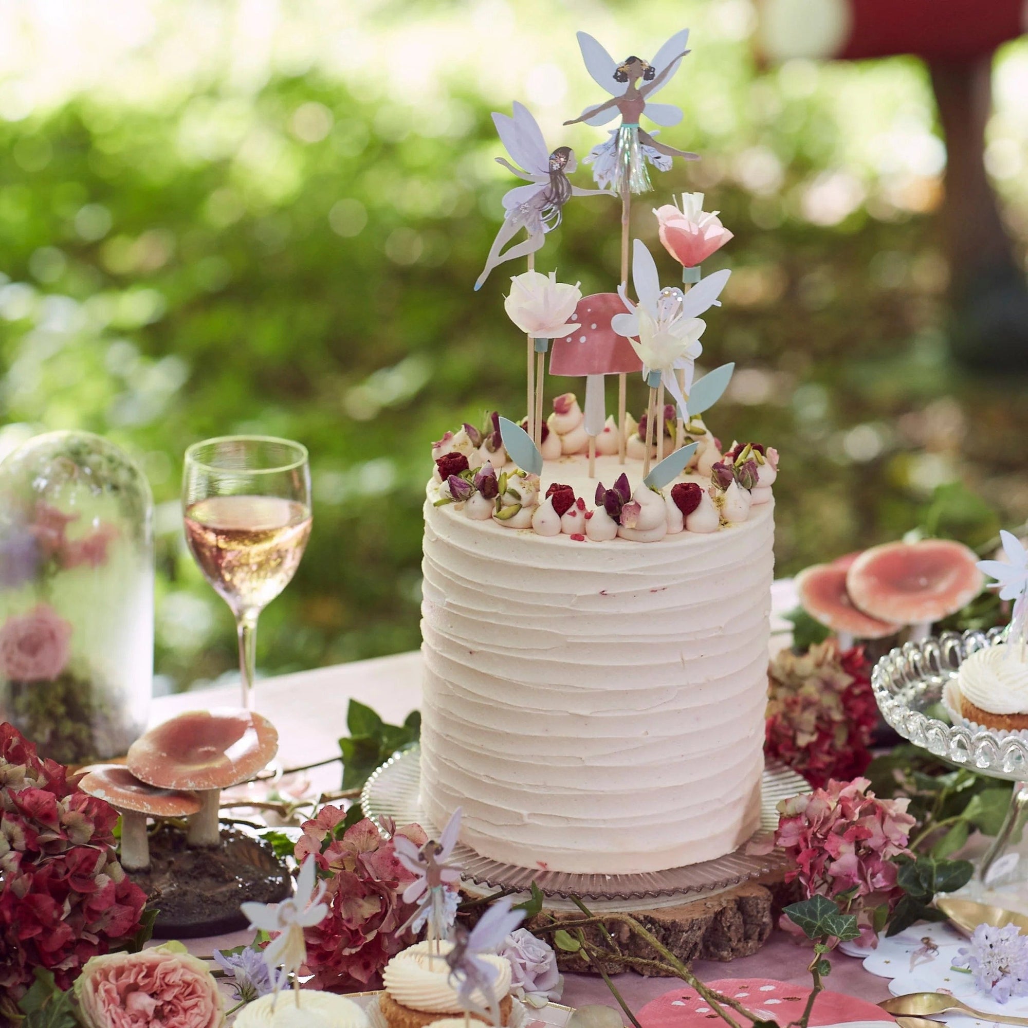 Adornos florales para tarta de hadas