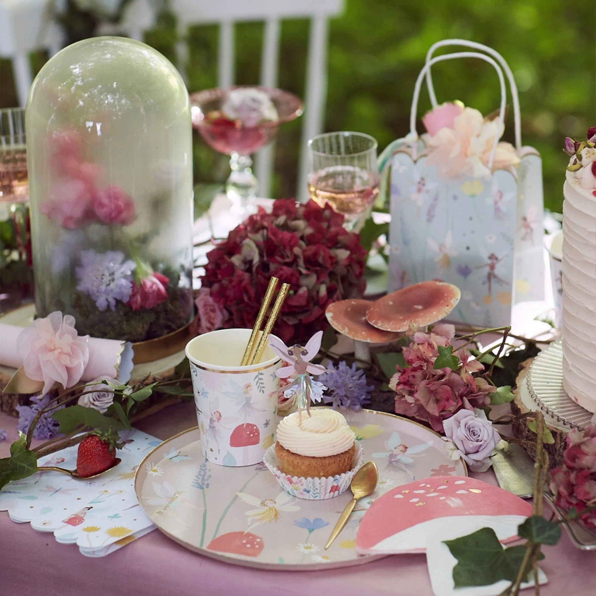 Adornos florales para tarta de hadas