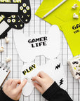 Jeu sur des gobelets en plastique
