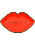 Platos de labios rojos