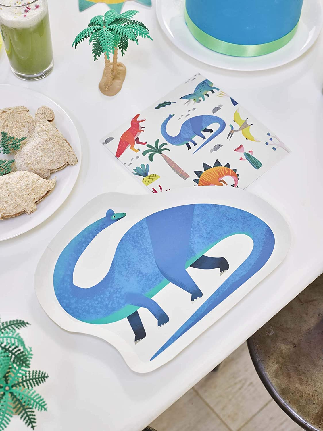 Assiettes découpées en forme de dinosaure de fête