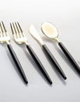Couverts en plastique noir et doré