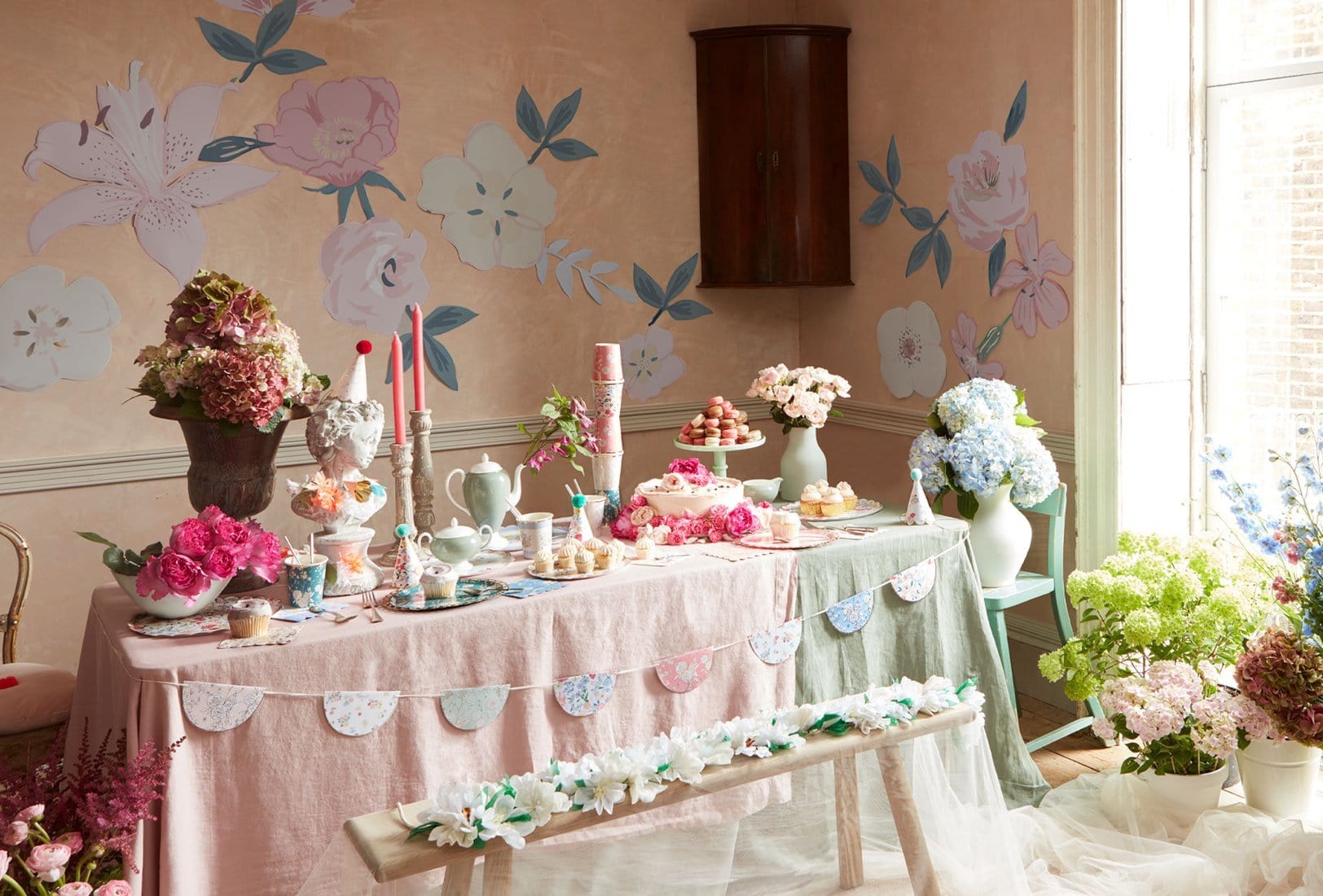 Assiettes en treillis de chinoiserie florale