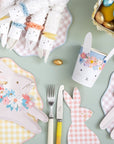 Tasses à fleurs en forme de lapin