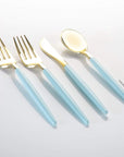 Cubiertos de plástico azul claro y dorado