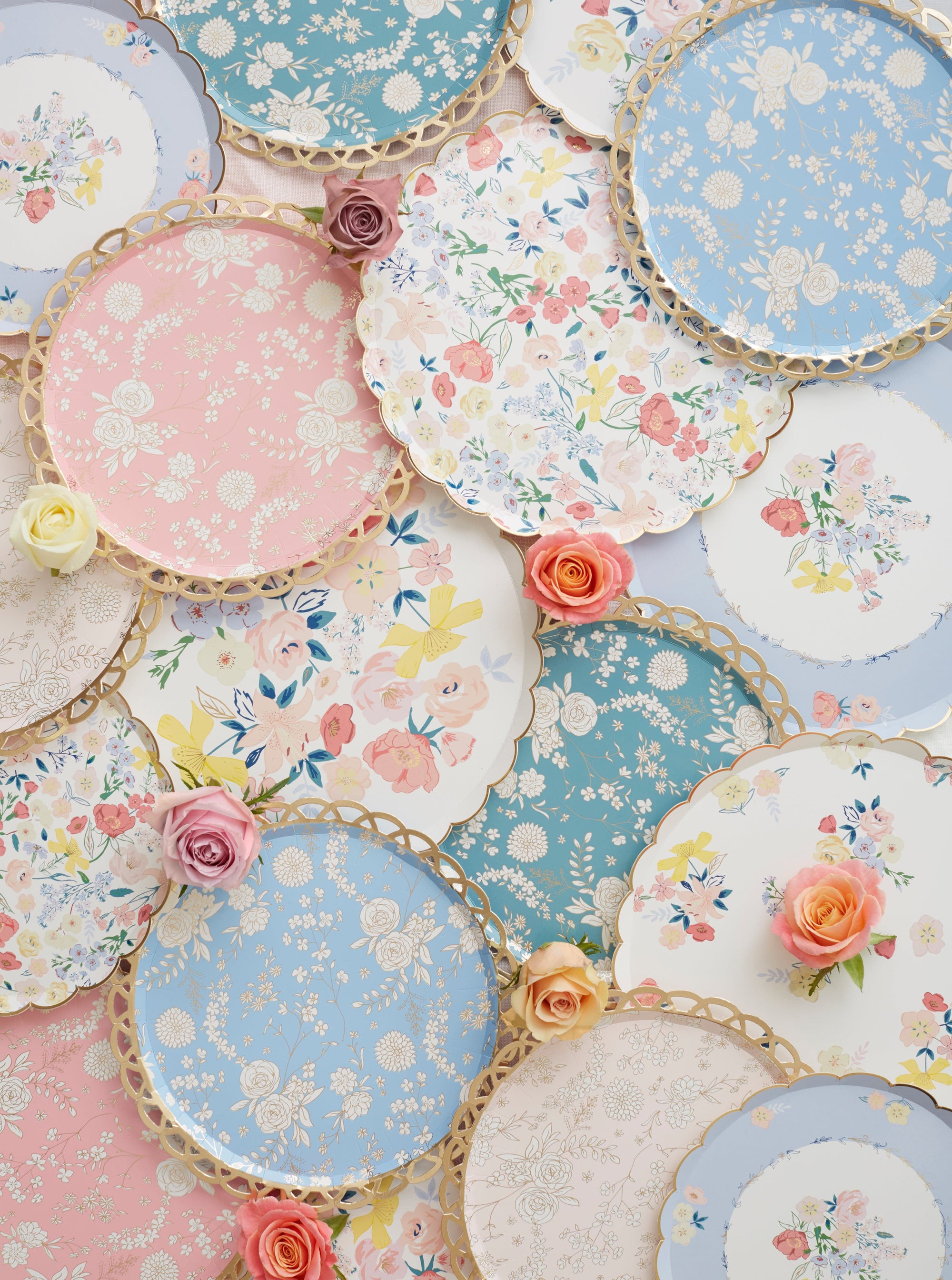 Assiettes en treillis de chinoiserie florale