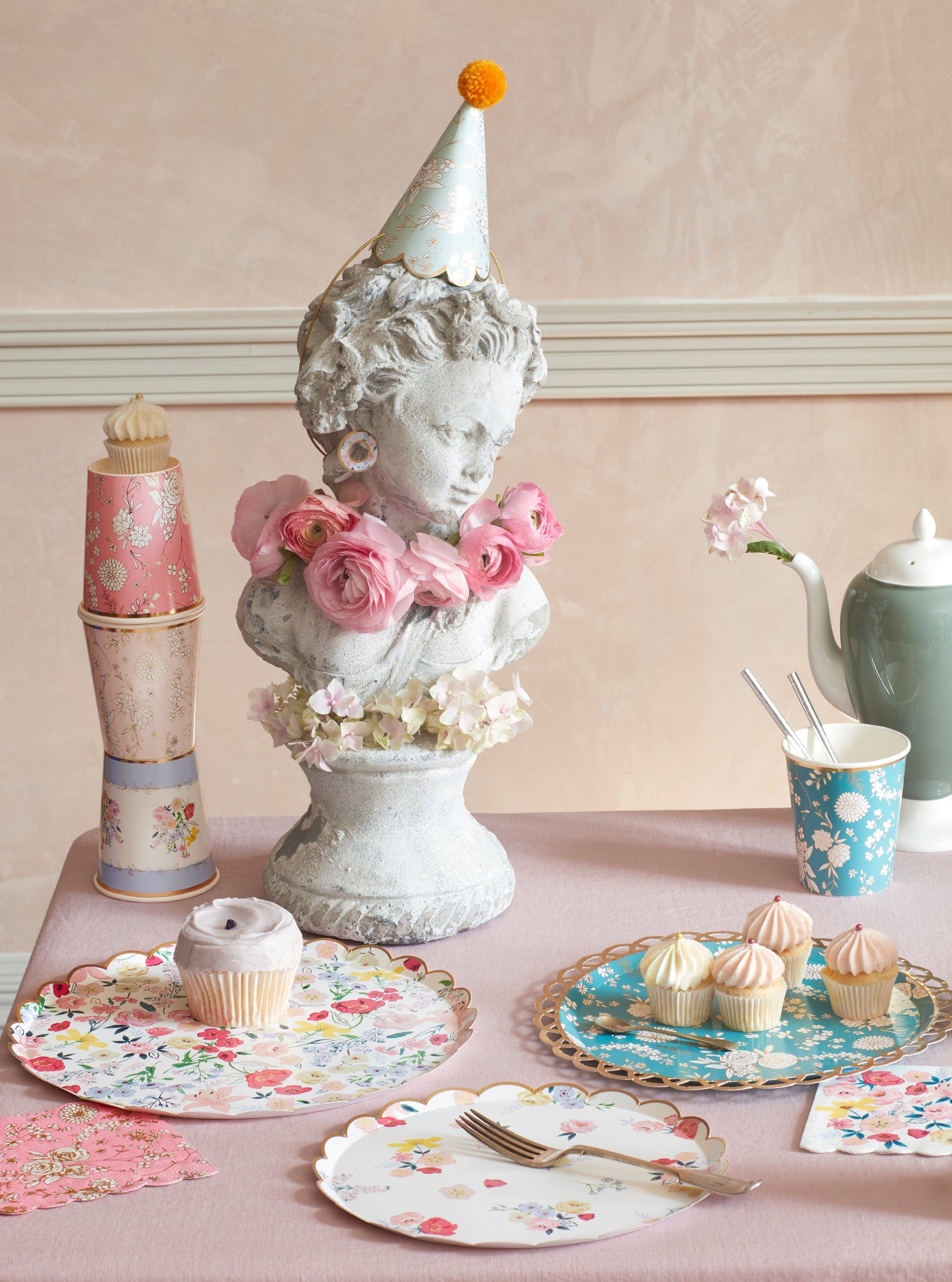 Assiettes en treillis de chinoiserie florale
