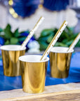 Pajitas de papel con estrellas doradas