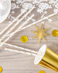 Pajitas de papel con estrellas doradas