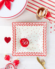 Platos cuadrados festoneados con estampado de corazones - Pequeños