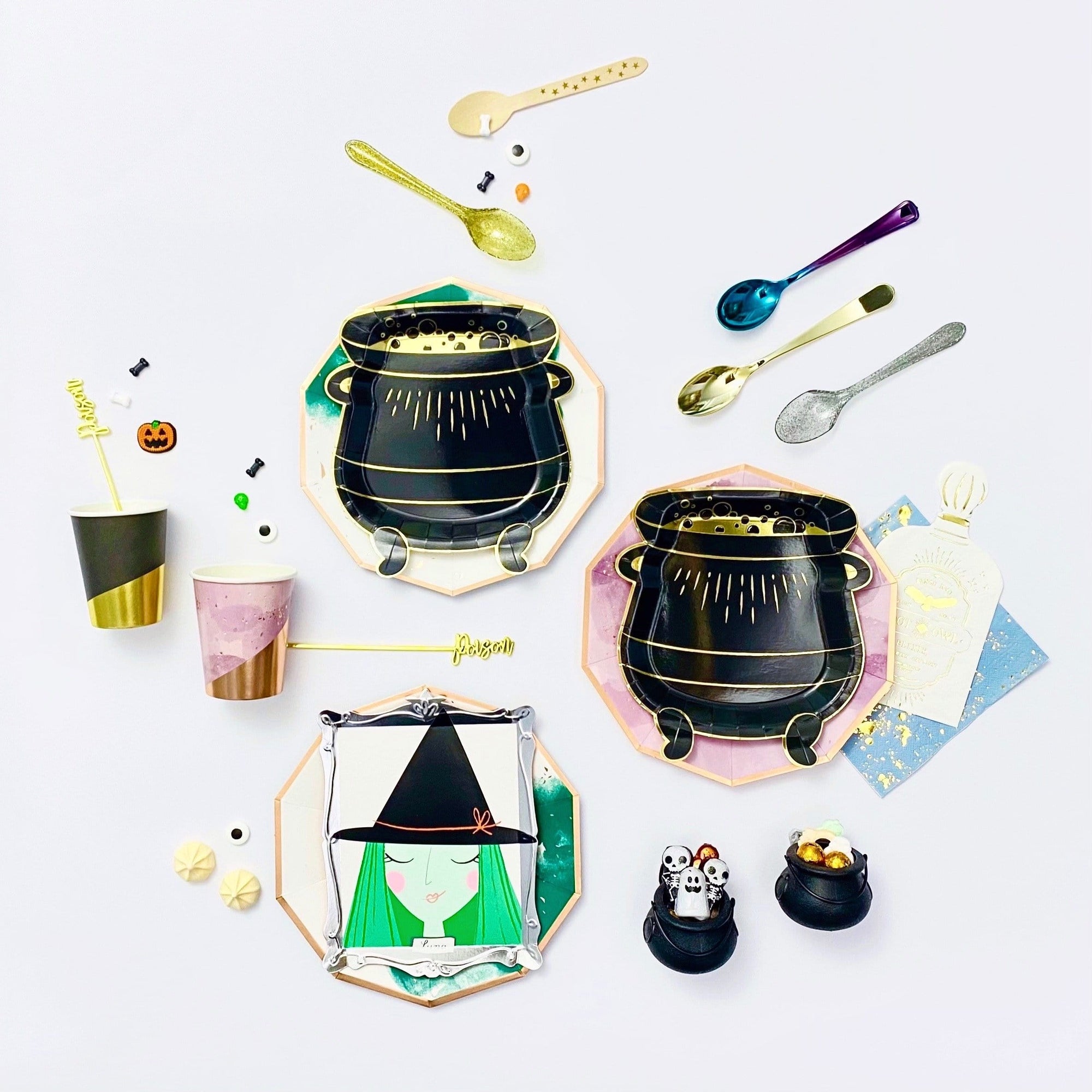 Assiettes de chaudron bouillonnant