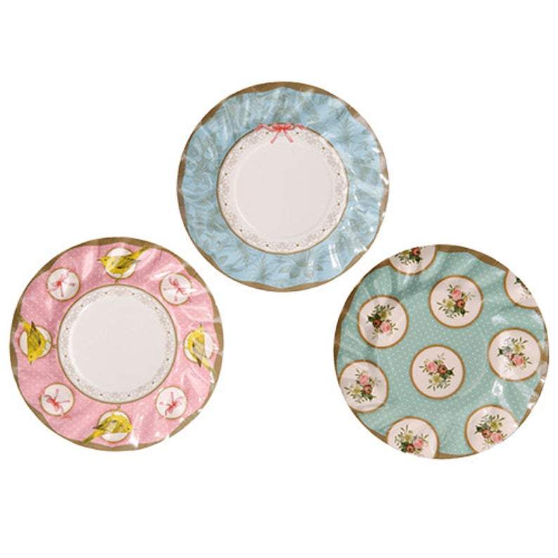 Assiettes à gâteaux à volants et glaçage