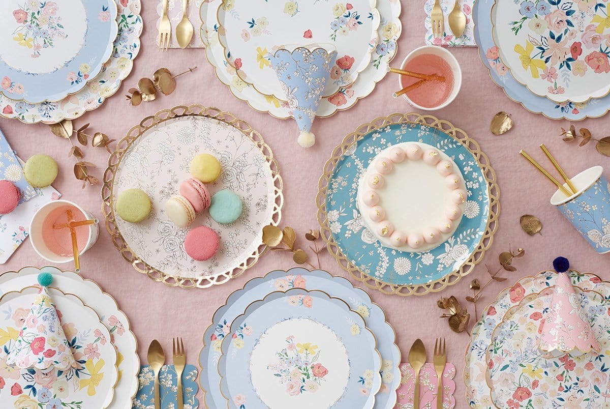 Assiettes en treillis de chinoiserie florale