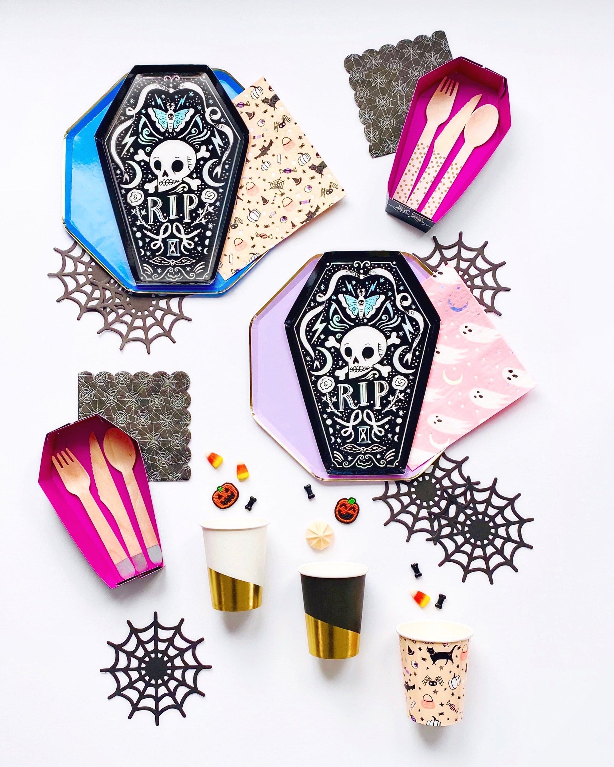 Plateaux de friandises en forme de cercueil en toile d'araignée
